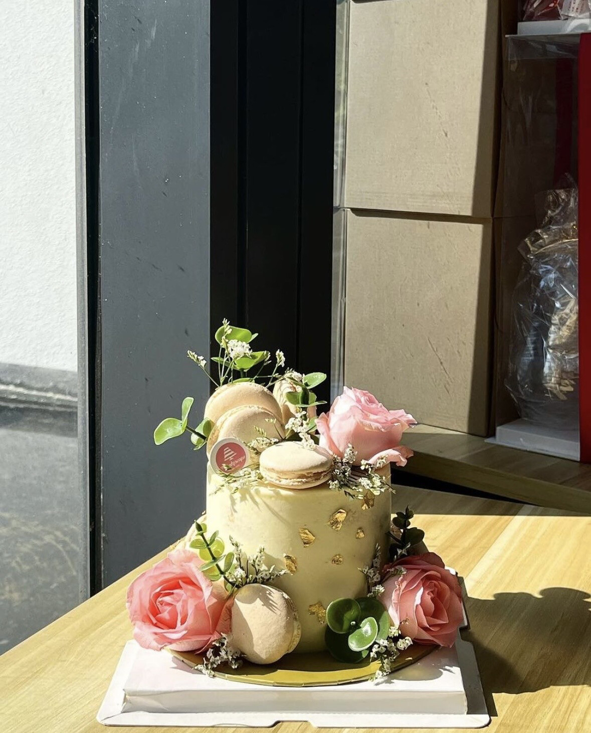 Garden Macaron Cake 1