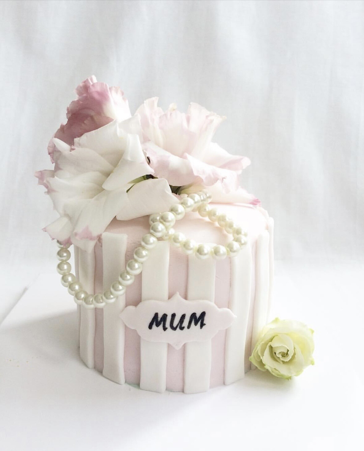 Mothers Day - Fabulous Woman Lady Pearl Cake 2