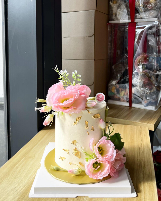 Eustoma Cake 1 (WhatsApp order)