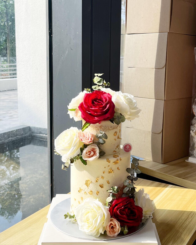 Taylor in 2 Or 3 Tiers Cake Taylor in 2 Or 3 Tiers Cake