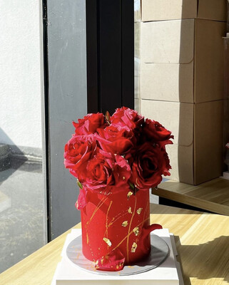 Red Rose On Cake