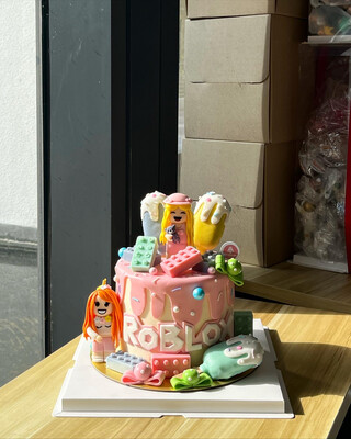 Roblox Cake 2 - Girl