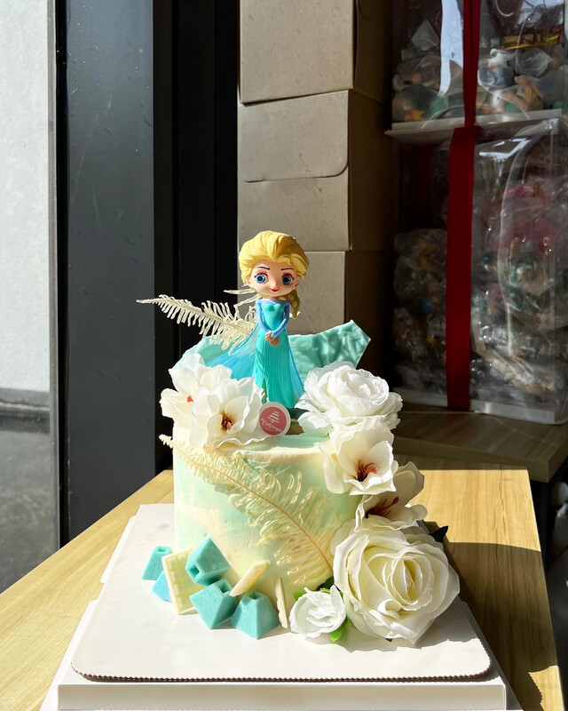 Disney - Frozen Elsa Cake 1 Disney - Frozen Elsa Cake 1
