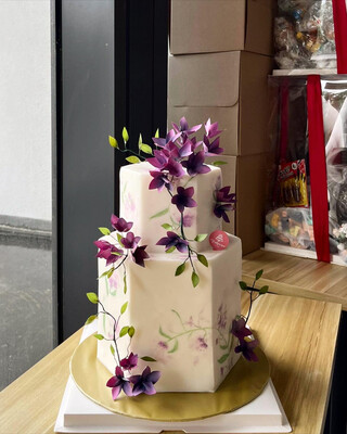 Hexagon Gloria in 2 Or 3 Tiers Cake