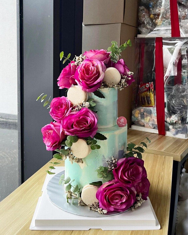 Layla in 2 Or 3 Tiers Cake Layla in 2 Or 3 Tiers Cake