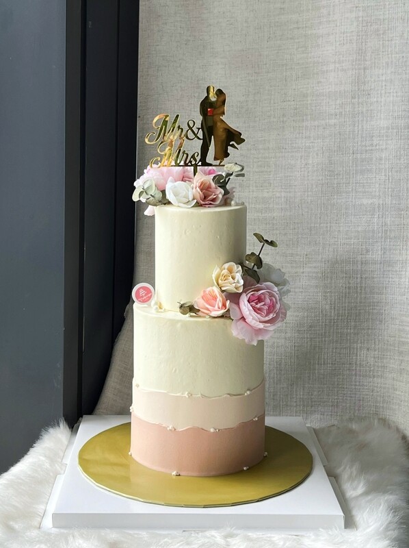 Phoebe in 2 Or 3 Tiers Cake Phoebe in 2 Or 3 Tiers Cake