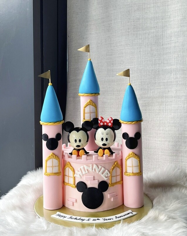 Disney - Castle Cake 5 - Mickey &amp; Minnie