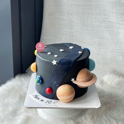Space Planet cake 3