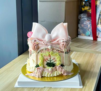 English Vintage Cake 6