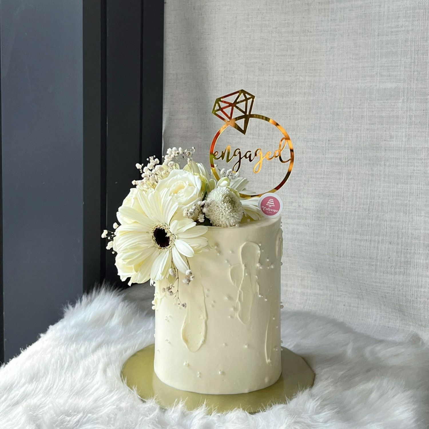 White Daisy Cake 1