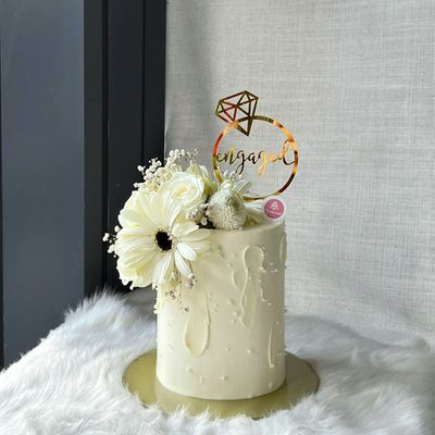 White Daisy Cake 1