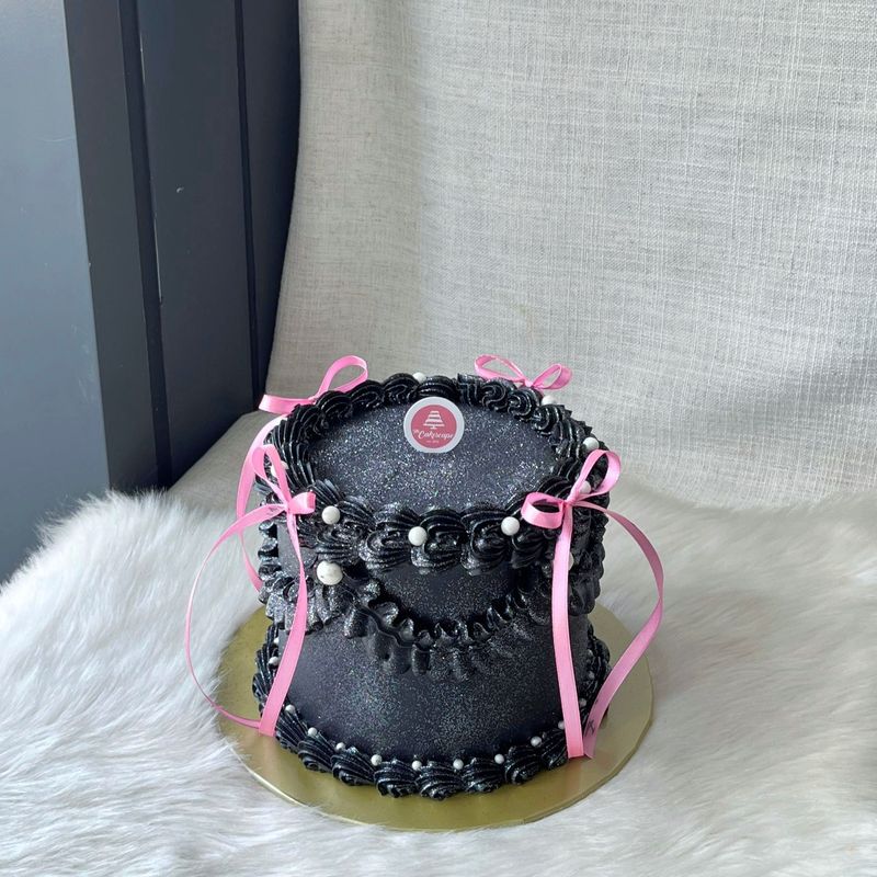 English Vintage Cake 7 Blink Black Cake