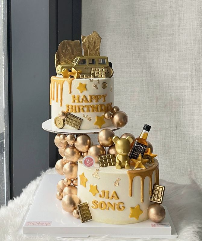 Gold Cake in floating 2 tier