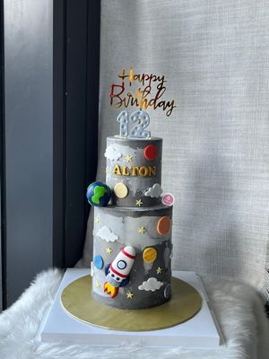 Space NASA Astronaut cake 3
