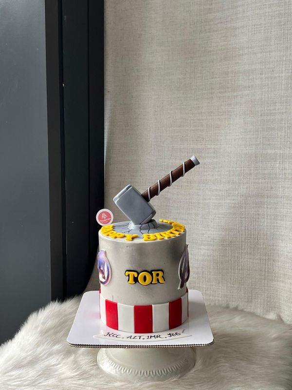 Marvel Avengers Superhero Cake 22 Thor Marvel Avengers Superhero Cake 22 Thor