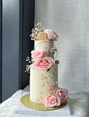 Roses and Ring Cake in 2 or 3 Tiers Cake