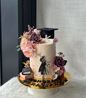 Graduation Cake 7