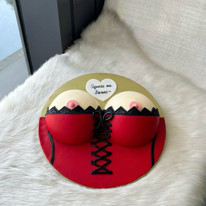 Bachelor / Bachelorette / Hens Night / Engagement Cake 3 Boobs Bachelor / Bachelorette / Hens Night / Engagement Cake 3 Boobs