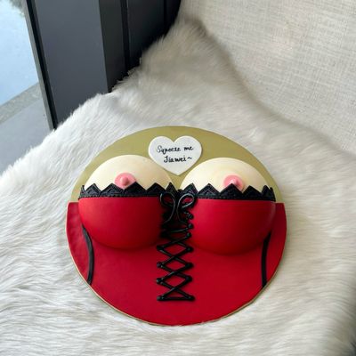 Bachelor / Bachelorette / Hens Night / Engagement Cake 3 Boobs