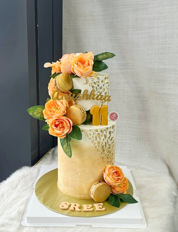 Peachy Flower Cake in 2tiers Peachy Flower Cake in 2tiers
