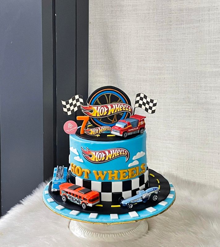 Car Cake - Hot Wheels 4 Car Cake - Hot Wheels 4