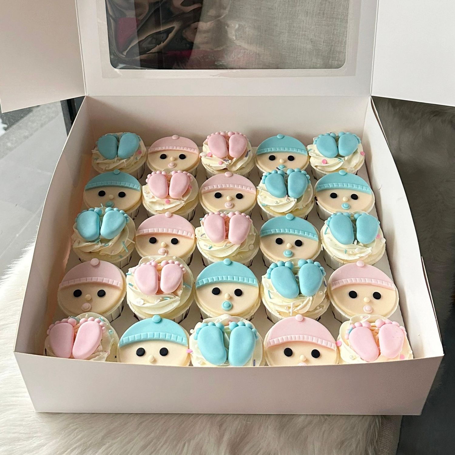 Gender Reveal Cupcake 1