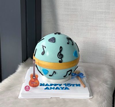 Music Notes Pinata Cake