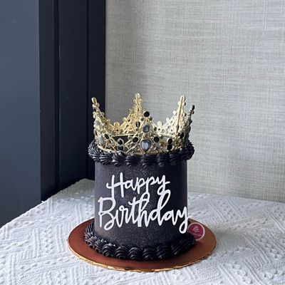 Black Glitter Crown Cake