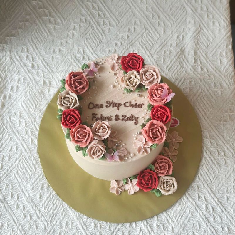 Vintage Buttercream Roses Cake