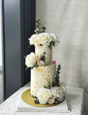 Taylor in 2 Or 3 Tiers Cake