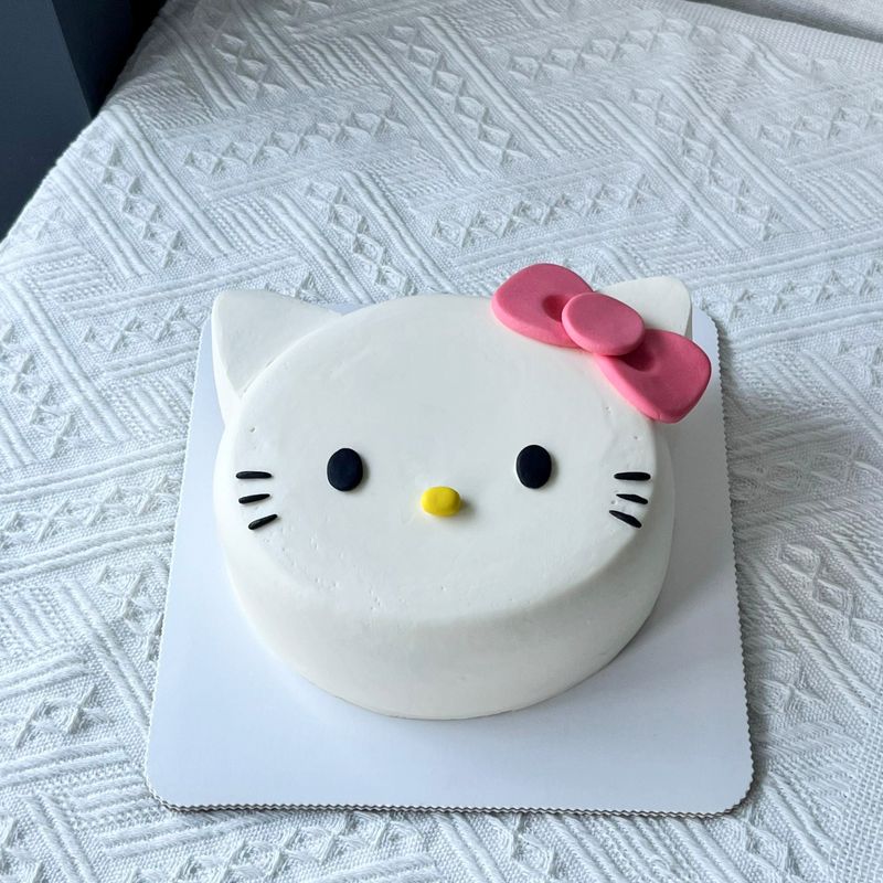3D Hello Kitty Cake 2