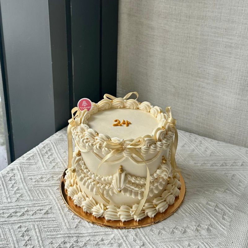English Vintage Cake 12