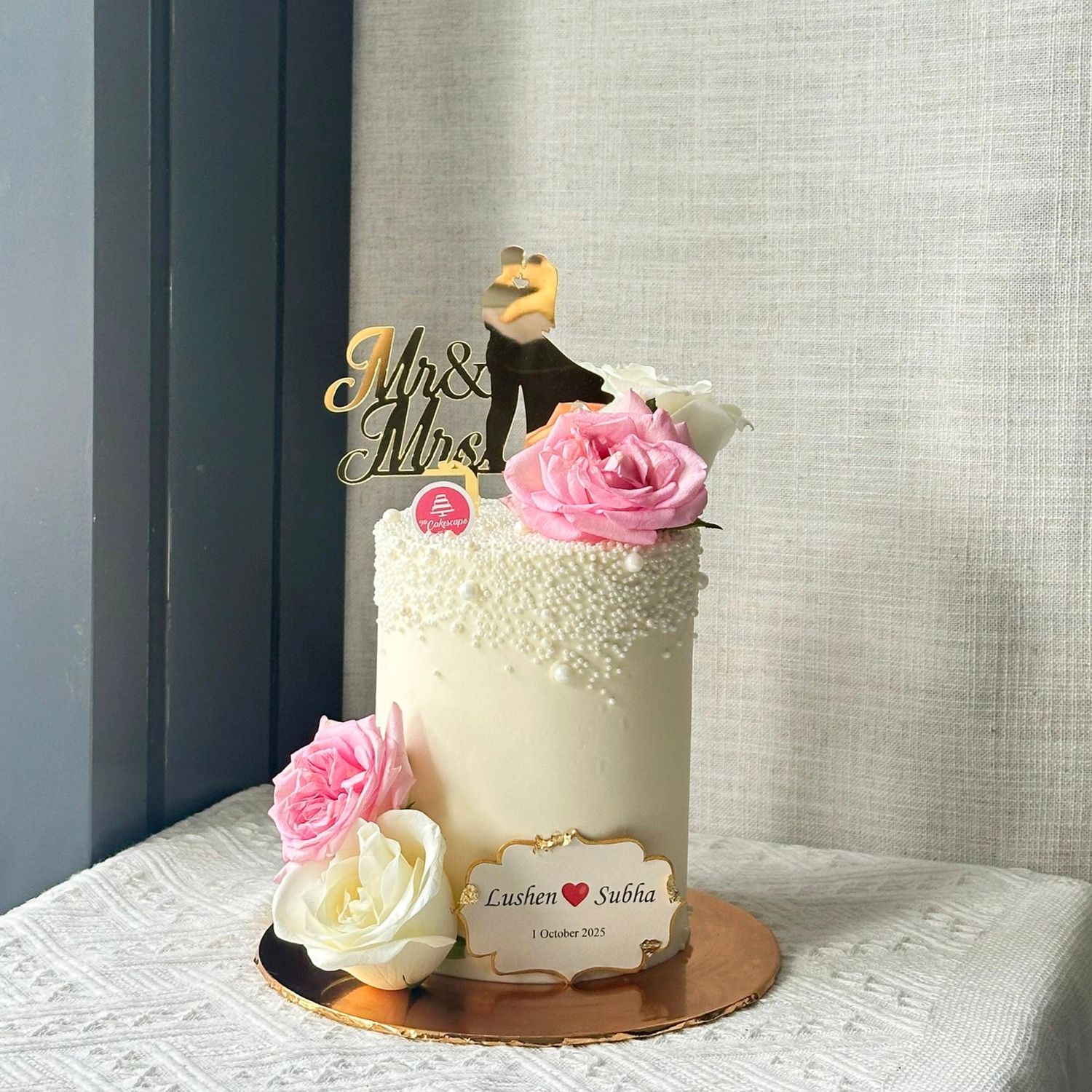 Red Roses And Pearls Cake