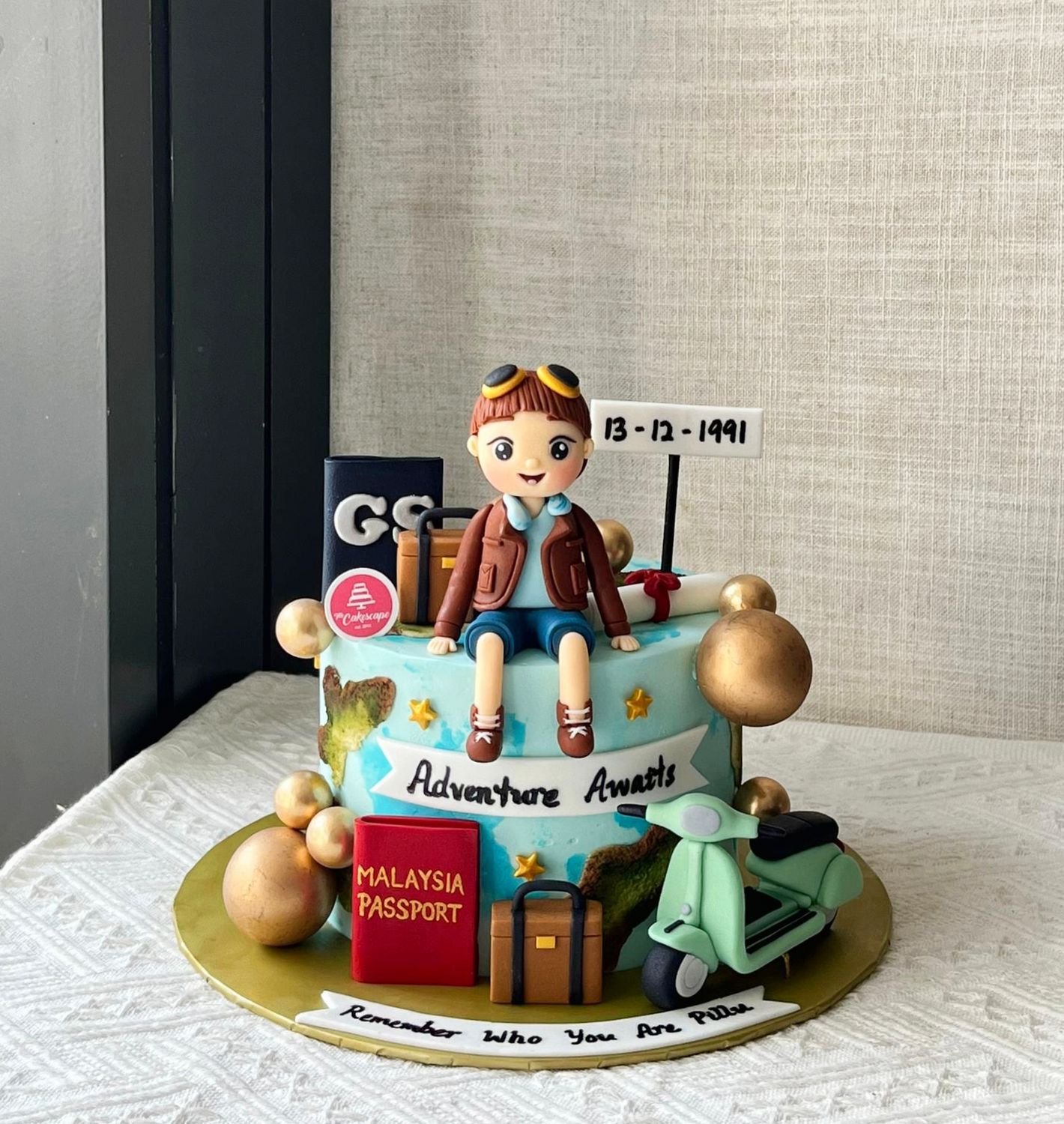 Graduation Cake 8 - Traveling
