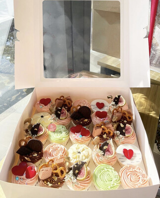 Mix Decoration Cupcakes