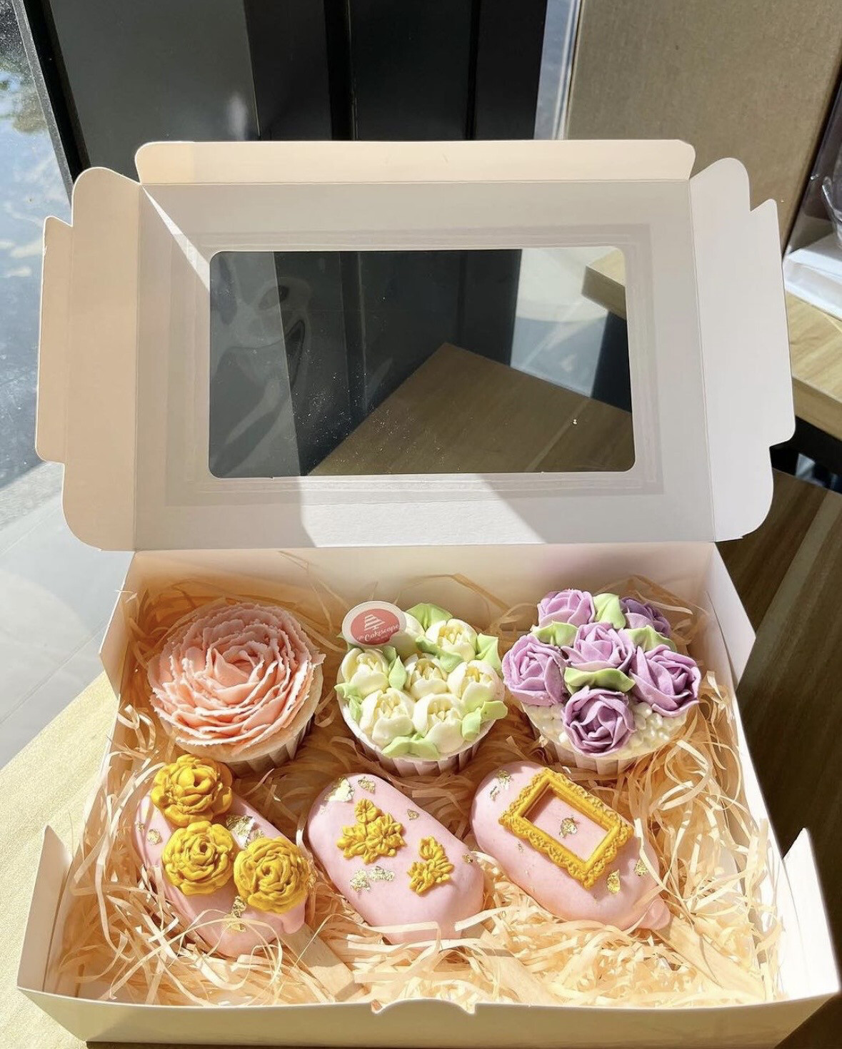 Mix Cupcake And Cakesicles