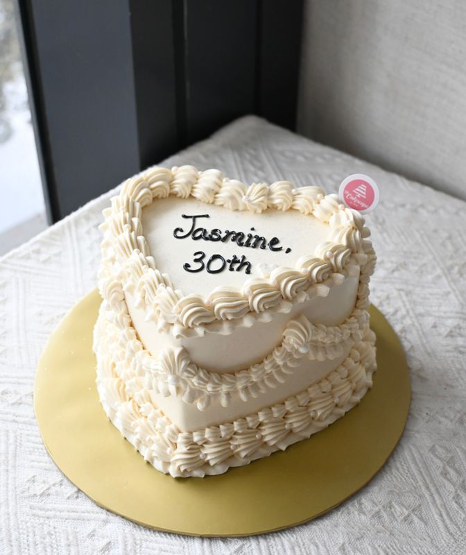 Heart Shape White Vintage Cake Heart Shape White Vintage Cake