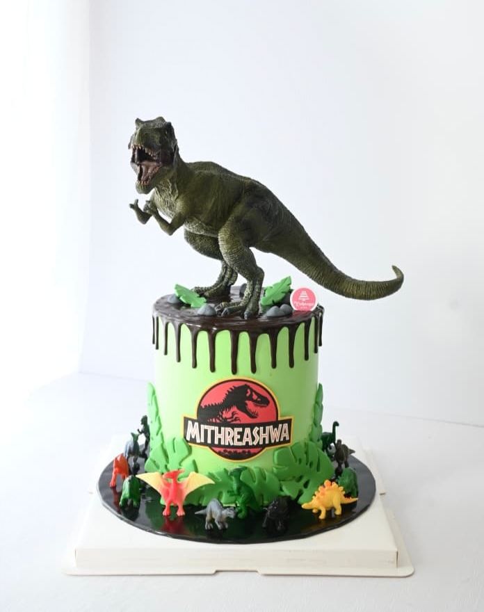 Dinosaur Cake 15 - Jurassic World