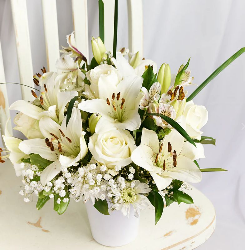 EVERYDAY LUXURY FLOWERS & WINE GIFT