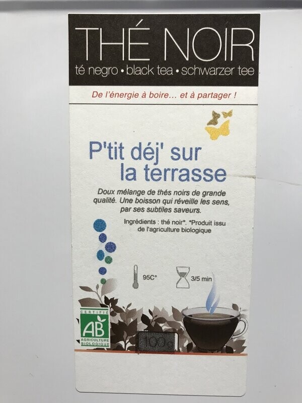 The noir petit déjeuner sur la terrasse