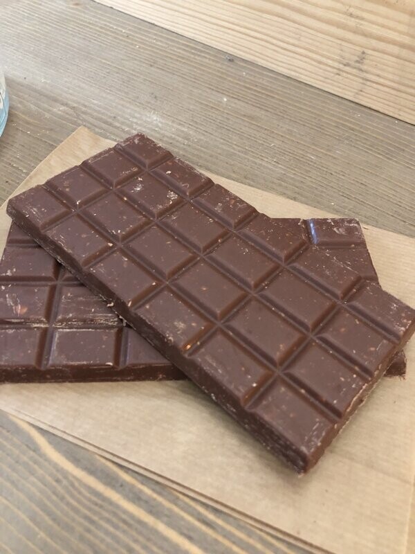 Tablette de chocolat au lait amande
