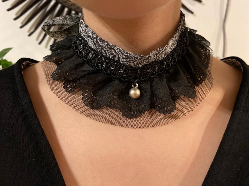 дизайнерские воротники. платье с жабо. кружевной галстук жабо. высокий жабо. высокий жабо.