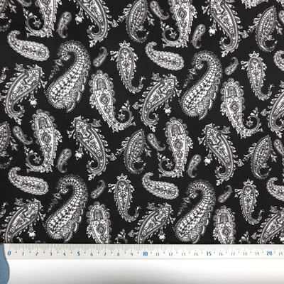 Popelina Cornucópias Fundo Preto