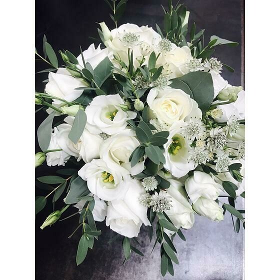 Bouquet de mariée « élégance blanche »