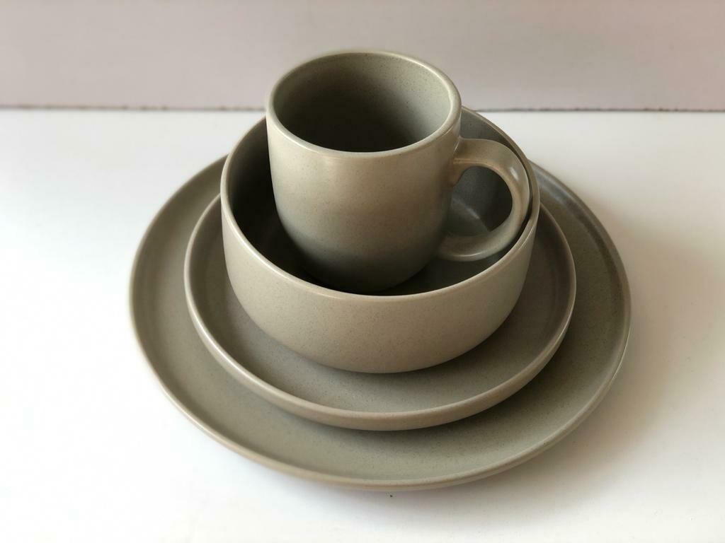 Ceramic dinner set 15 piece with 4bowls,4sideplates, 3mugs, 4dinner plates -K8