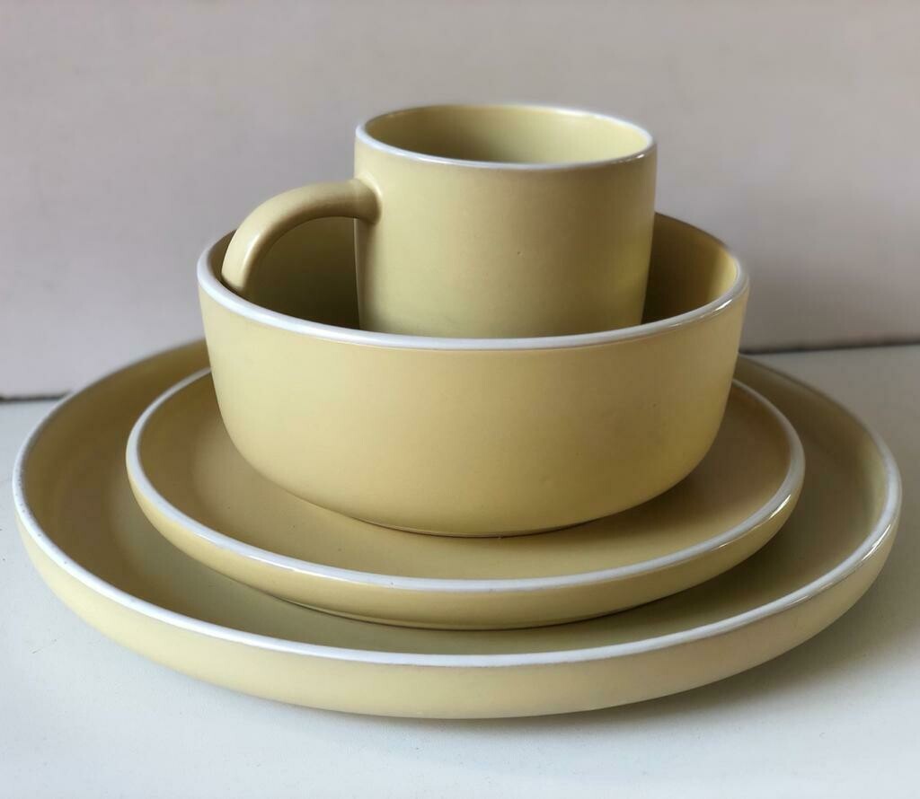 Ceramic dinner set 14 piece with 4bowls,2sideplates, 4mugs, 4dinner plates K39