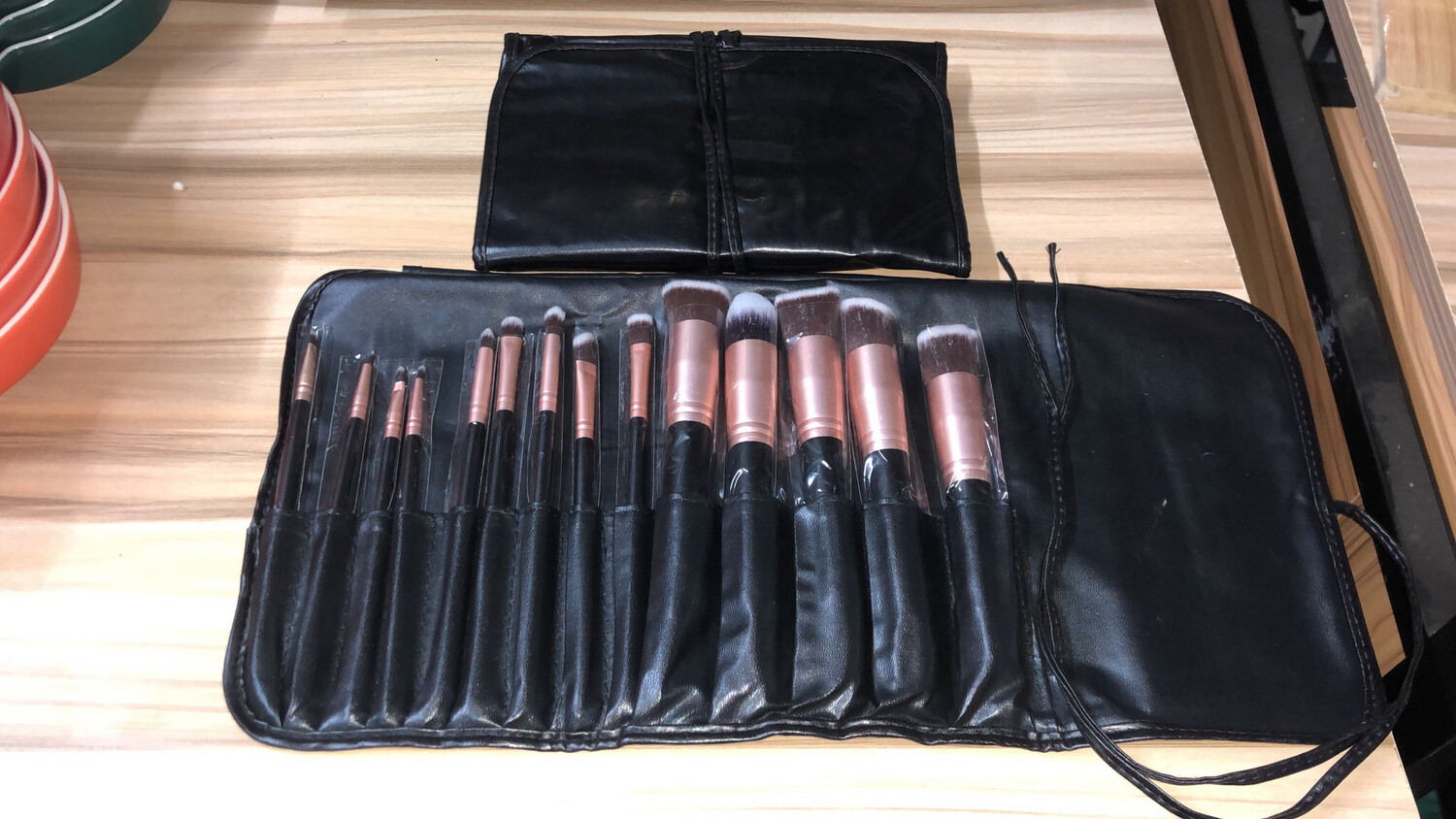 Professional Make Up Brushes-foundation Brushes 14 Pieces-with Black Leather Casing