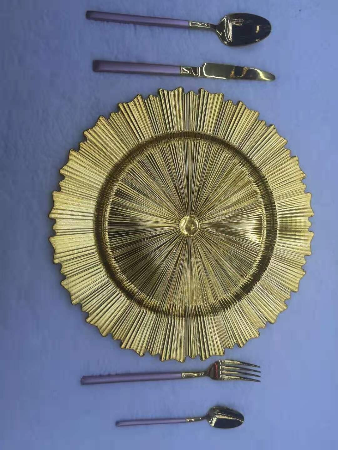 Acrylic Charger plates 32cm golden with many designs. gift wrap plate