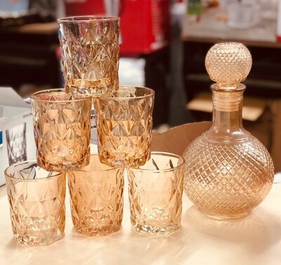 Gold Whisky Glasses plus decanter 7pc set Gold Whisky Glasses plus decanter 7pc set
