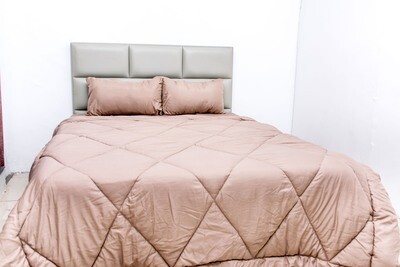 CIH Plain Comforter Duvet with 1 Flat Sheet,2 pillow cases polycotton 75GSM 6*6